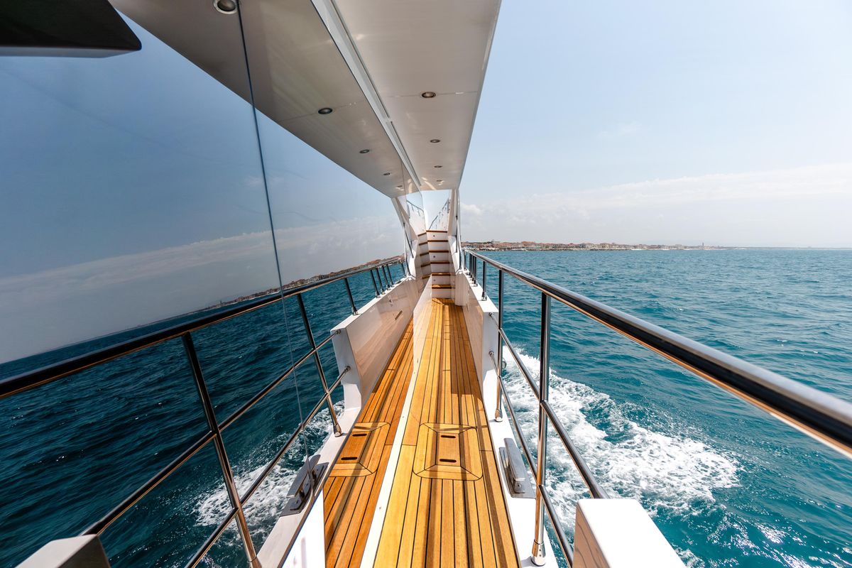 2023 Azimut 87 