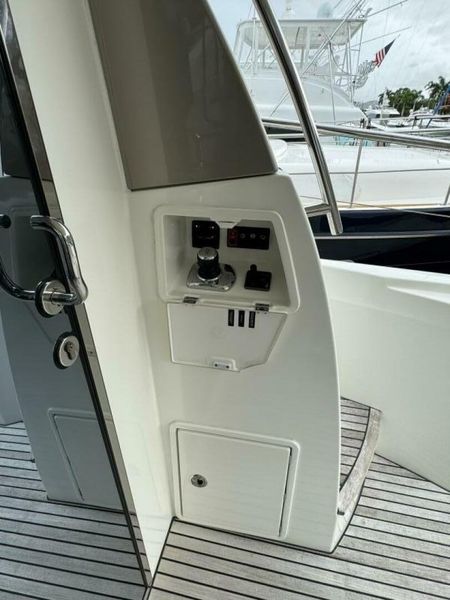 2015 Prestige 550 Flybridge