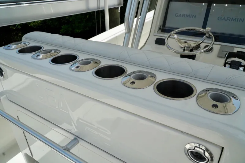  Yacht Photos Pics 2017 SeaVee 34Z boat console with cup holders and Garmin displays.