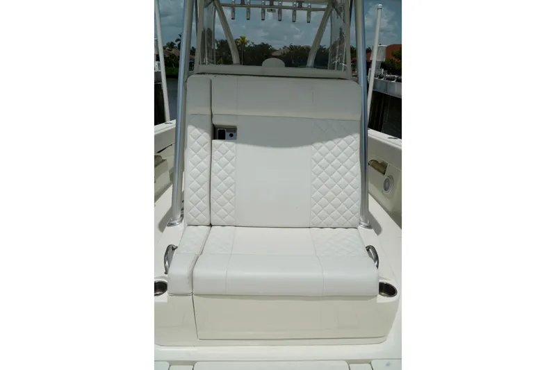  Yacht Photos Pics 2017 SeaVee 34Z boat seat with white quilted upholstery and cup holders.