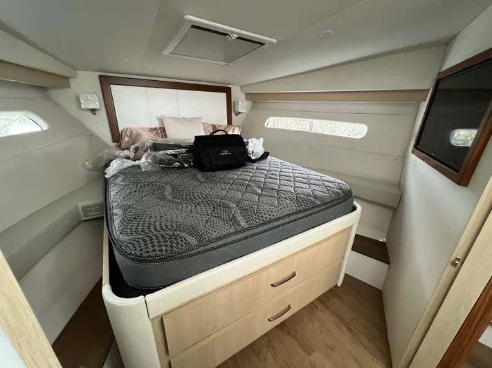  Yacht Photos Pics 2023 Regal 38 Grande Coupe - Image 19