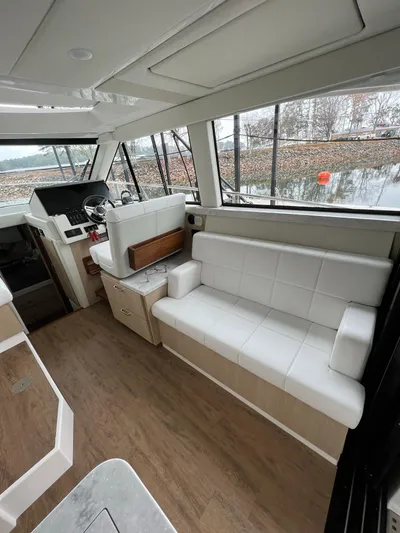  Yacht Photos Pics 2023 Regal 38 Grande Coupe - Image 9