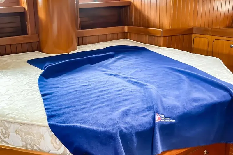 Violina Yacht Photos Pics Cozy cabin bed with blue blanket on 1999 Hylas 54 yacht.