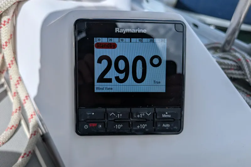 Uno Mas Yacht Photos Pics Raymarine display on 2021 Catalina 315 sailboat showing 290-degree heading.