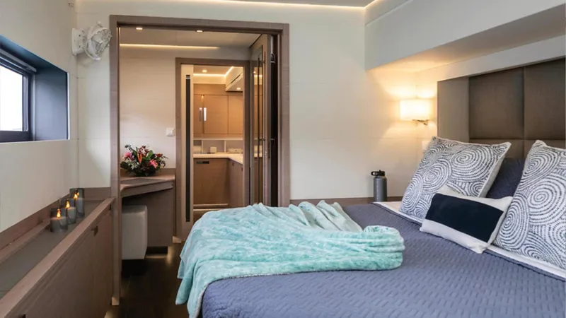 4 Seazens Yacht Photos Pics 