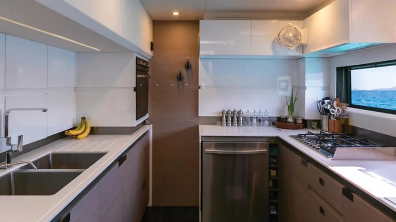 4 Seazens Yacht Photos Pics 