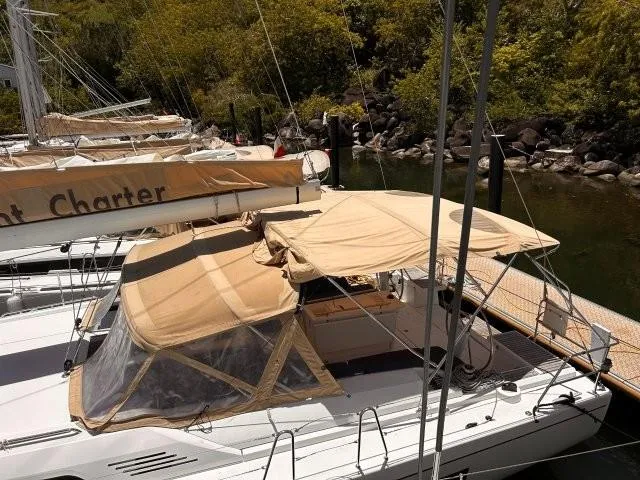 Modrian Yacht Photos Pics Oceanis 51.1