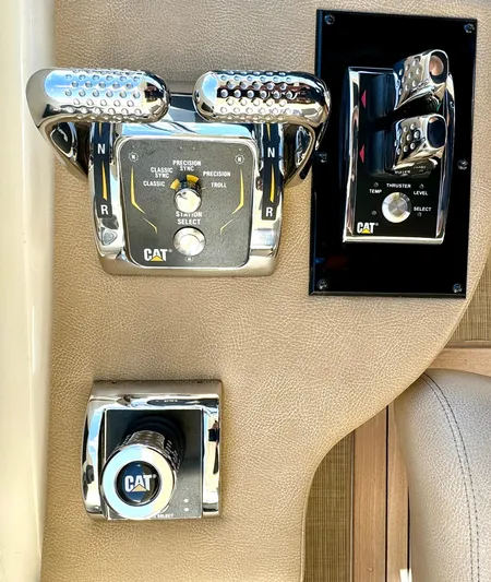 Kimberlee Dawn Yacht Photos Pics CAT Three60 JoyStick System, CAT Controls & CAT Bow & Stern Thrusters