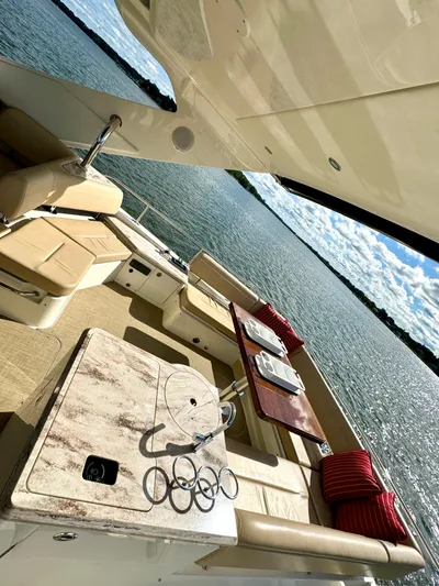 Kimberlee Dawn Yacht Photos Pics FlyBridge Aft Seating Area