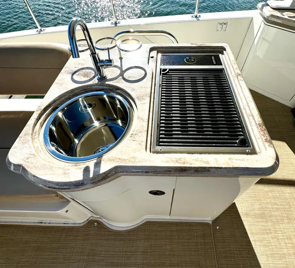 Kimberlee Dawn Yacht Photos Pics FlyBridge Sink & BBQ (BBQ Never Used)