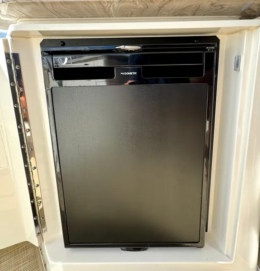 Kimberlee Dawn Yacht Photos Pics Refrigerator - FlyBridge