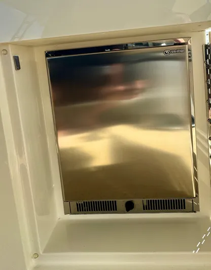 Kimberlee Dawn Yacht Photos Pics Ice Maker - FlyBridge