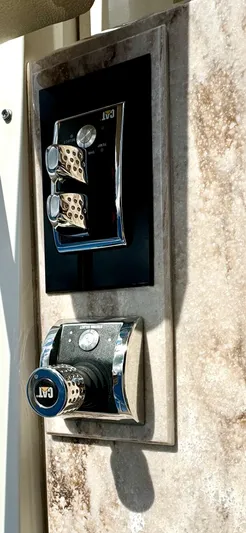 Kimberlee Dawn Yacht Photos Pics FlyBridge Aft Strb. Side - CAT Three60 Control JoyStick & CAT Bow & Stern Thrusters