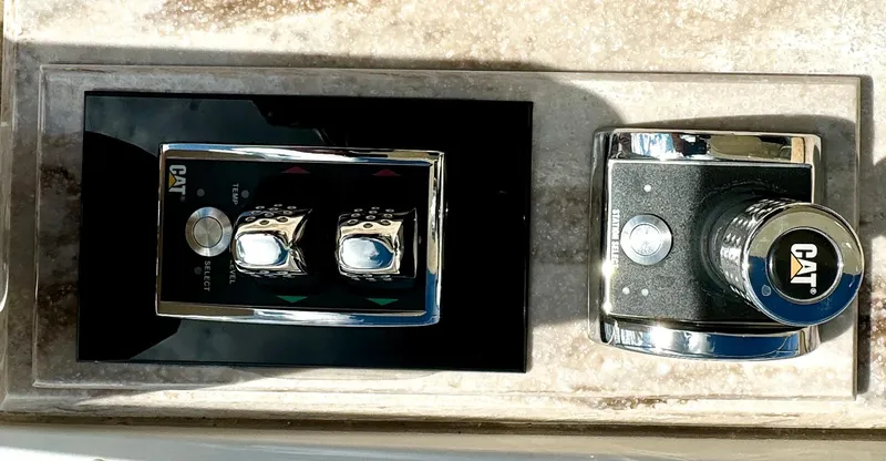 Kimberlee Dawn Yacht Photos Pics FlyBridge Aft Strb. Side - CAT Three60 Control JoyStick & CAT Bow & Stern Thrusters