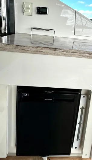 Kimberlee Dawn Yacht Photos Pics Refrigerator - Cockpit Strb. Side