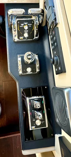 Kimberlee Dawn Yacht Photos Pics CAT Three60 JoyStick System, CAT Controls & CAT Bow & Stern Thrusters