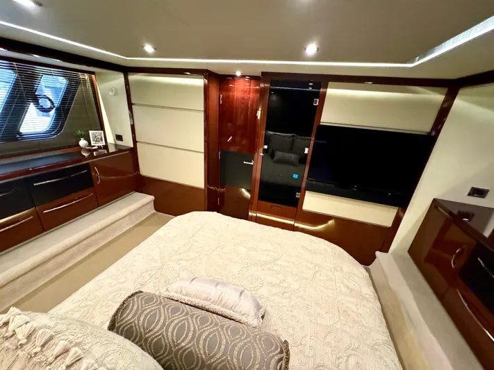 Kimberlee Dawn Yacht Photos Pics Master StateRoom - Forward