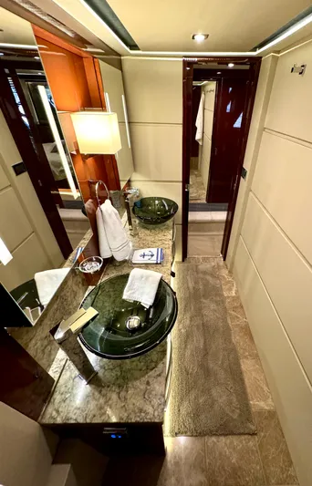 Kimberlee Dawn Yacht Photos Pics Master StateRoom En-Suite Head & Shower