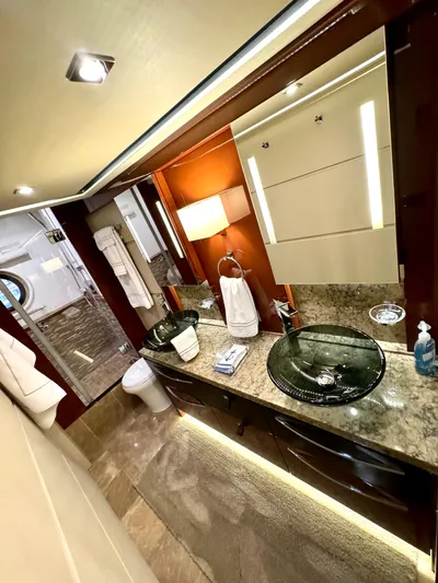 Kimberlee Dawn Yacht Photos Pics Master StateRoom En-Suite Head & Shower