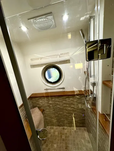 Kimberlee Dawn Yacht Photos Pics Master StateRoom En-Suite Head & Shower