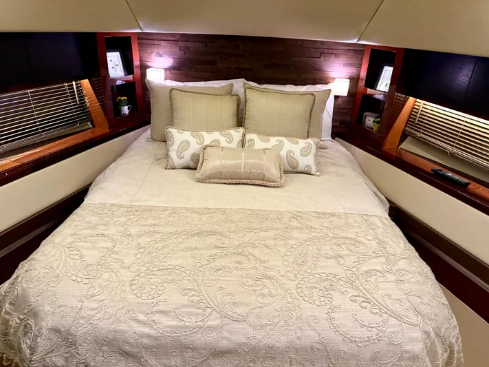 Kimberlee Dawn Yacht Photos Pics VIP StateRoom