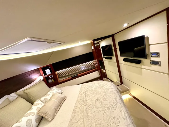 Kimberlee Dawn Yacht Photos Pics VIP StateRoom -  Strb. Side