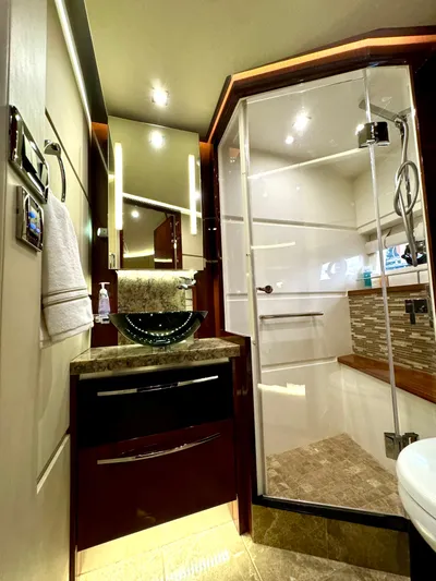 Kimberlee Dawn Yacht Photos Pics VIP StateRoom EnSuite Head & Shower