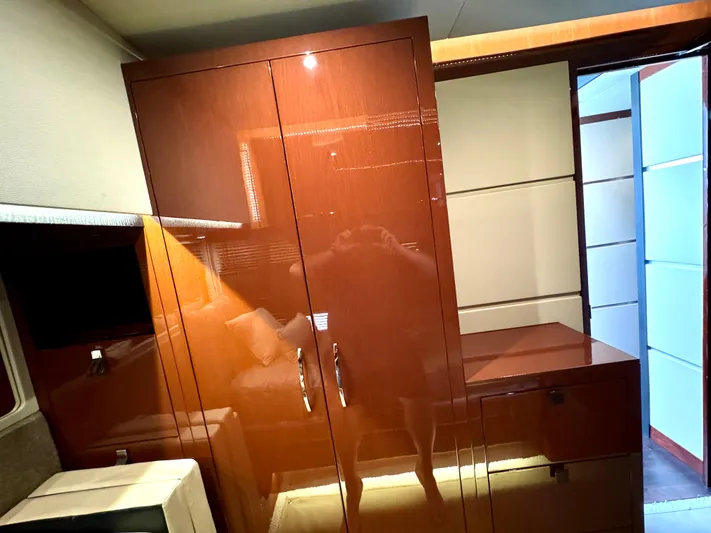 Kimberlee Dawn Yacht Photos Pics Guest StateRoom - (1) Berth & Storage -  Strb. Side