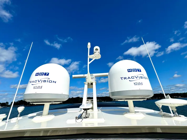Kimberlee Dawn Yacht Photos Pics Hardtop Equipment - SAT TV System, Radar, FLIR, Etc