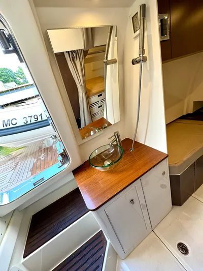 Kimberlee Dawn Yacht Photos Pics Crew Quarters - Sink