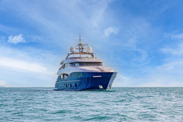 2013-151-vicem-46m-tri-deck