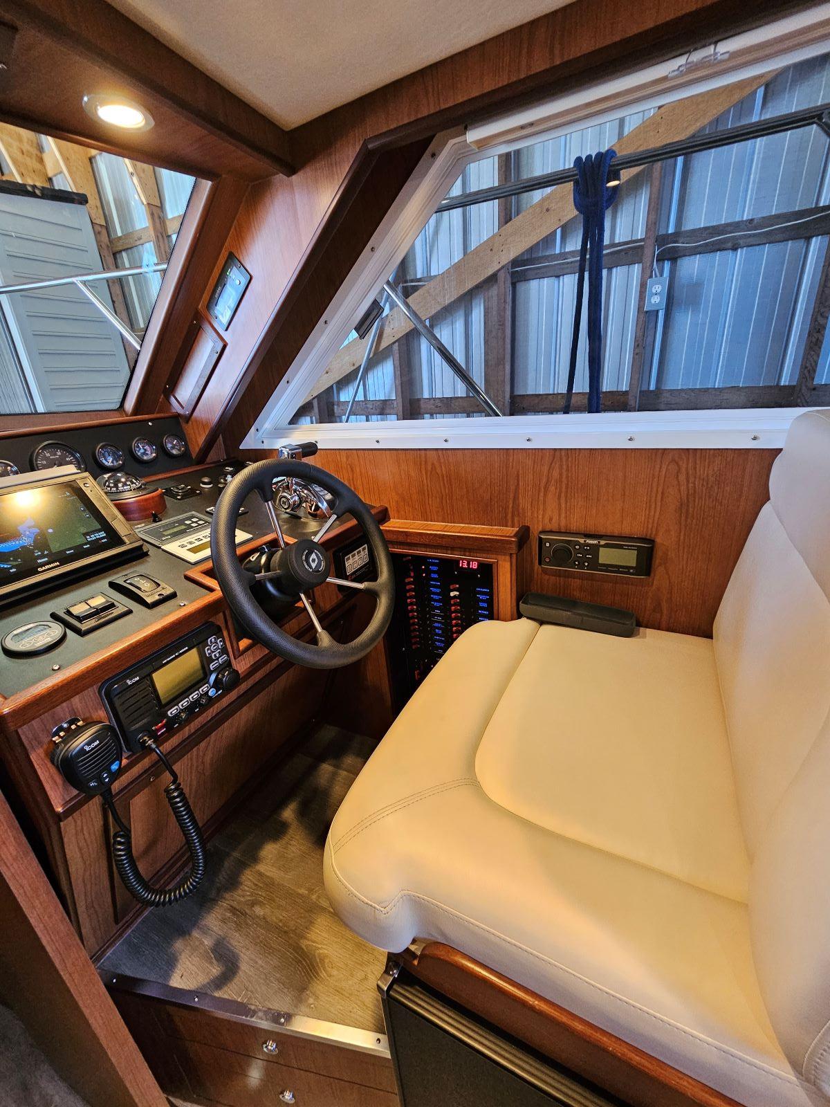 Stbd Helm Well Appointed