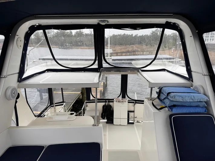 Meridian Yacht Photos Pics 