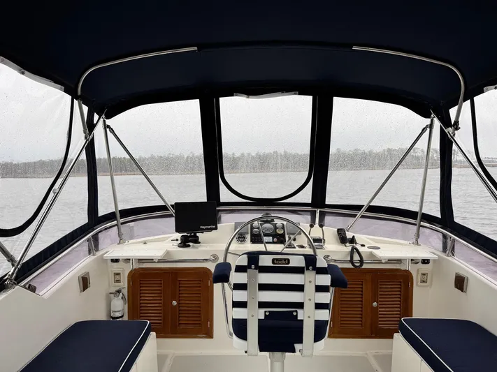 Meridian Yacht Photos Pics 