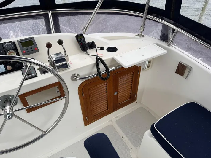 Meridian Yacht Photos Pics 