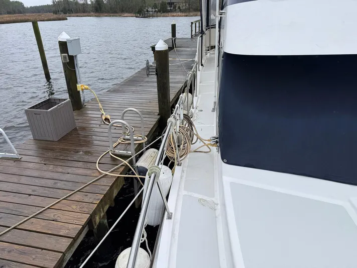 Meridian Yacht Photos Pics 