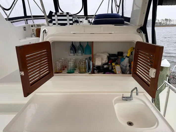 Meridian Yacht Photos Pics 