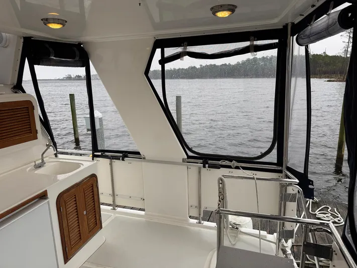 Meridian Yacht Photos Pics 