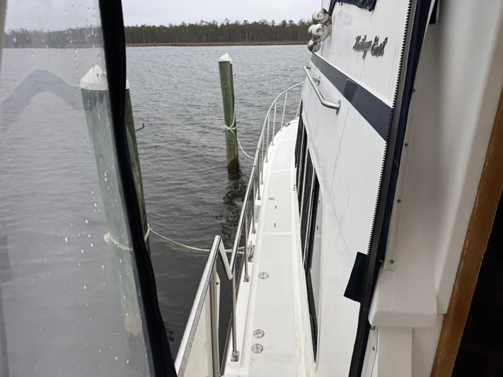 Meridian Yacht Photos Pics 