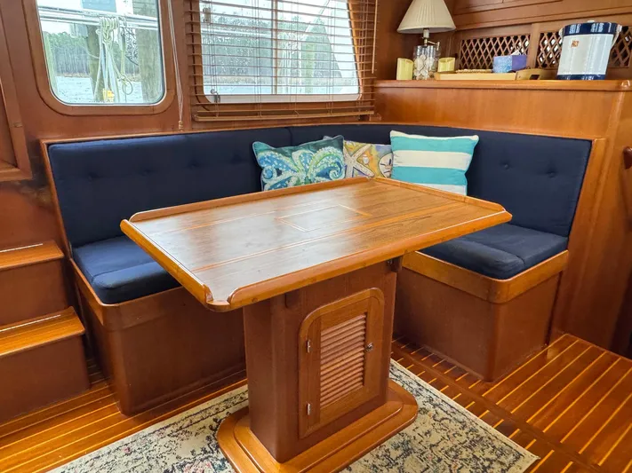 Meridian Yacht Photos Pics 