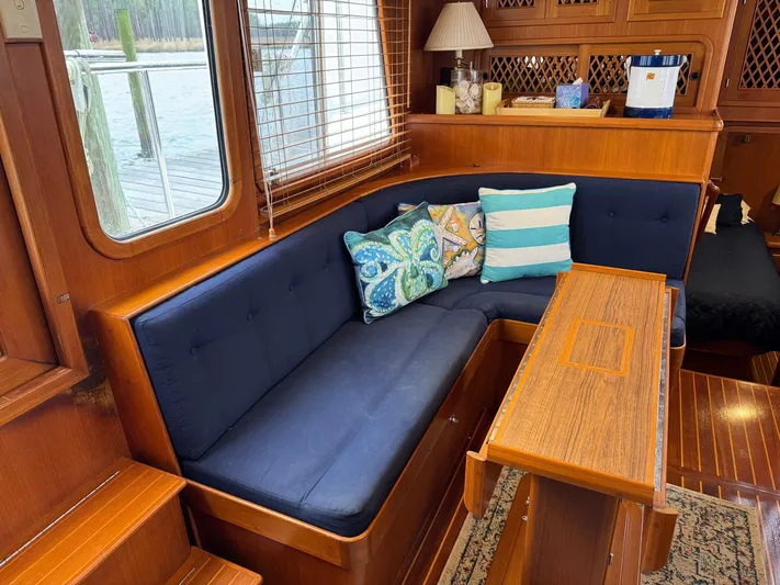 Meridian Yacht Photos Pics 