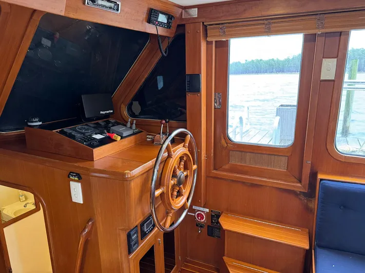 Meridian Yacht Photos Pics 