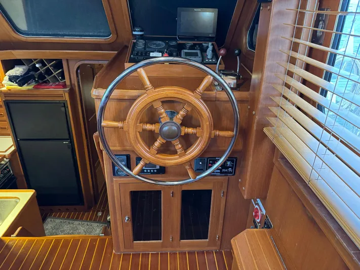 Meridian Yacht Photos Pics 