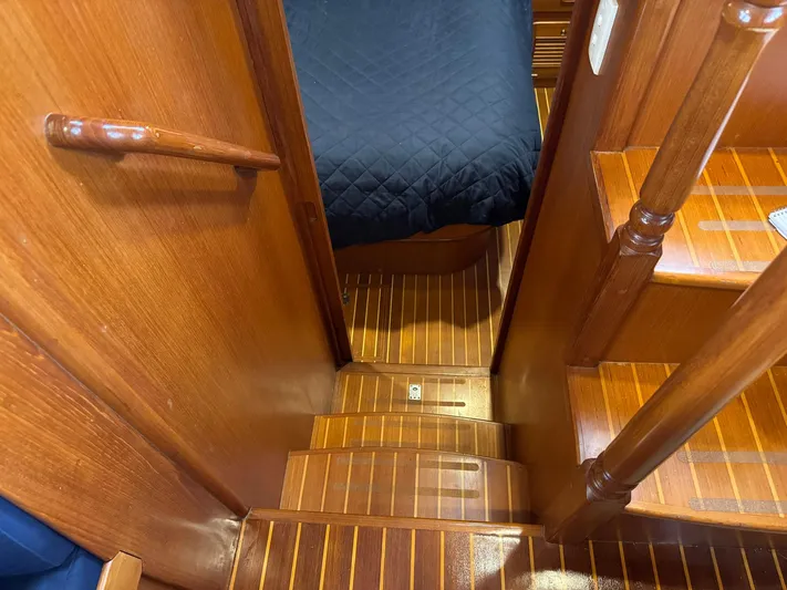 Meridian Yacht Photos Pics 