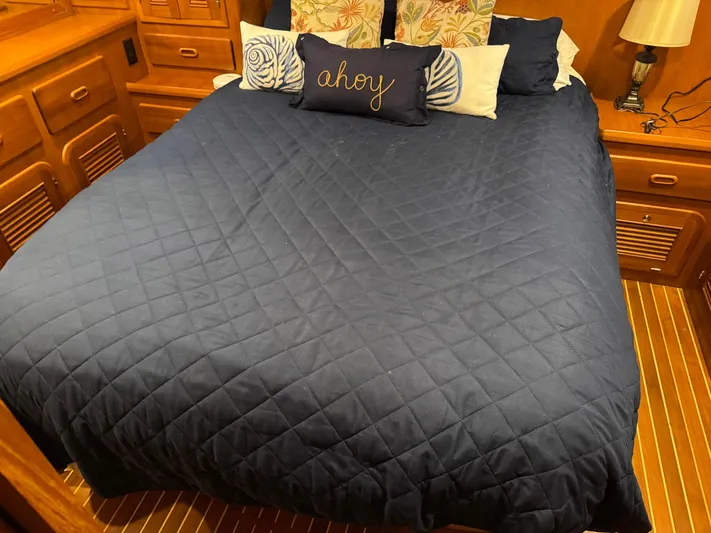 Meridian Yacht Photos Pics 