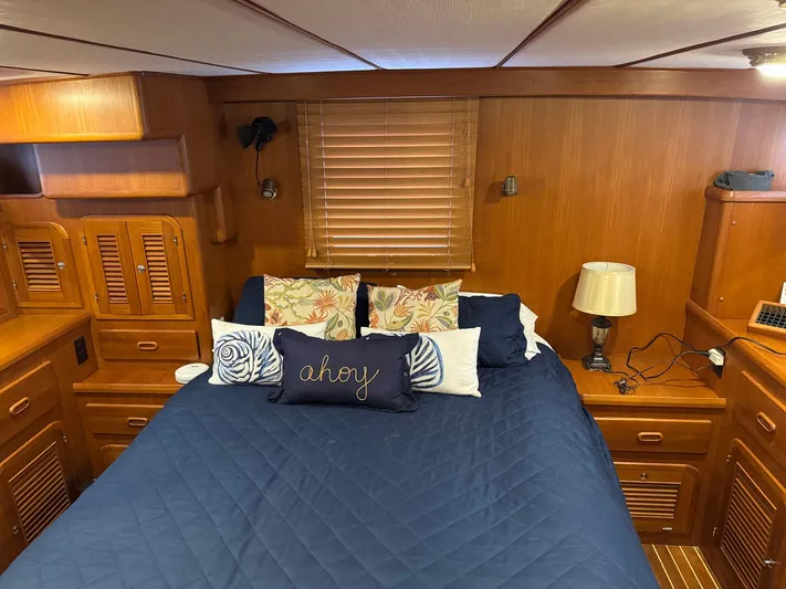 Meridian Yacht Photos Pics 