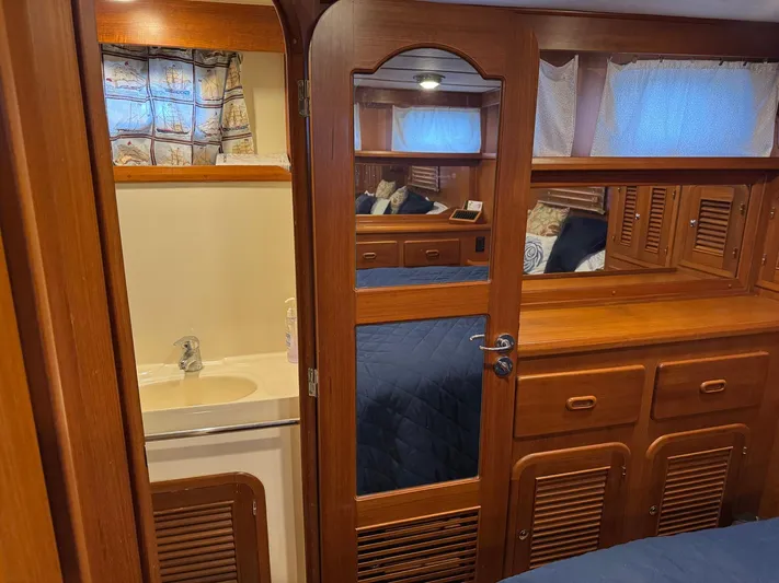 Meridian Yacht Photos Pics 