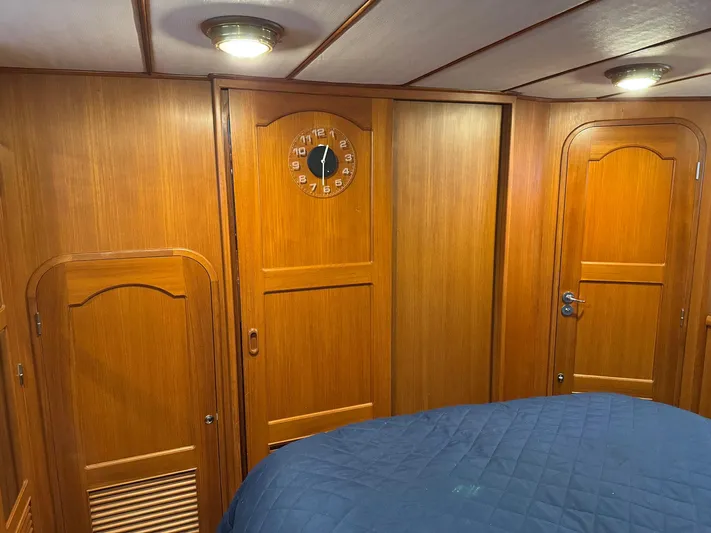 Meridian Yacht Photos Pics 