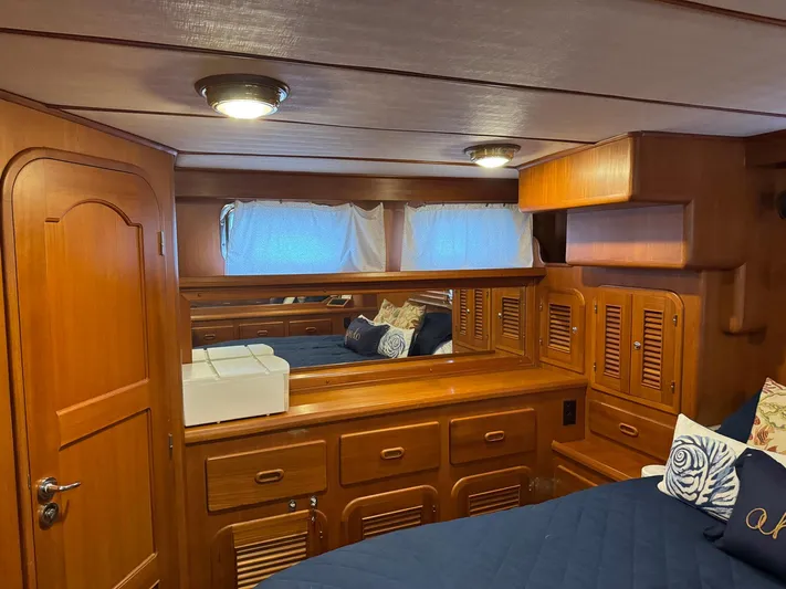 Meridian Yacht Photos Pics 