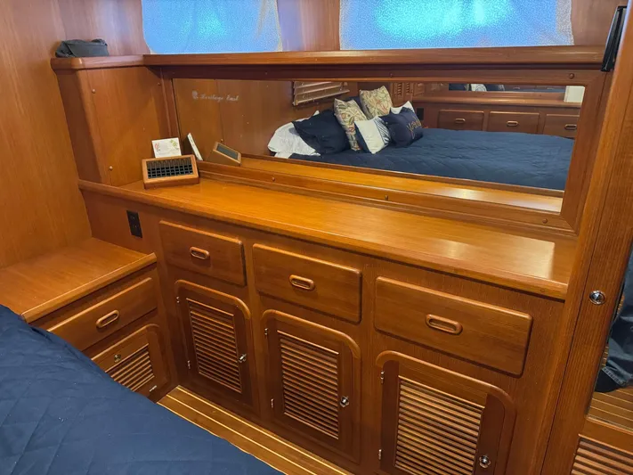 Meridian Yacht Photos Pics 